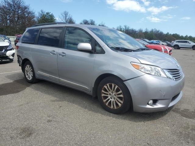 2017 Toyota Sienna v6